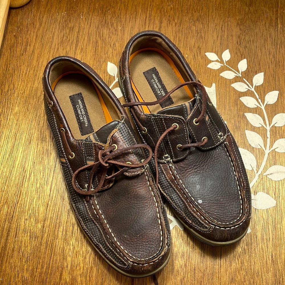 Men's HIGHLAND CREEK Port brown boat shoes. Size 11.5